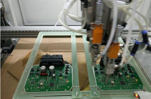 在電子線路板涂上三防漆能防止漏電嗎？